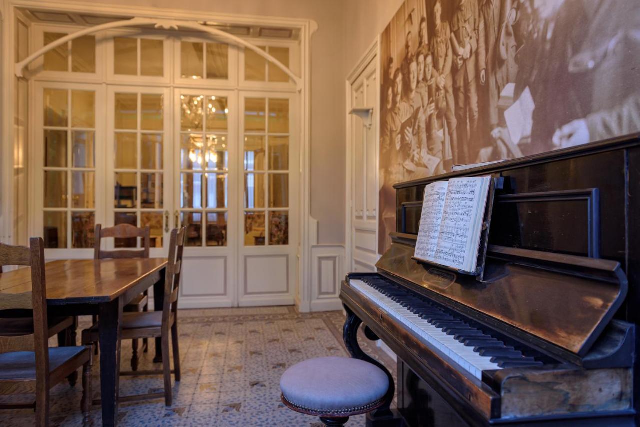 Talbot House Guest house *