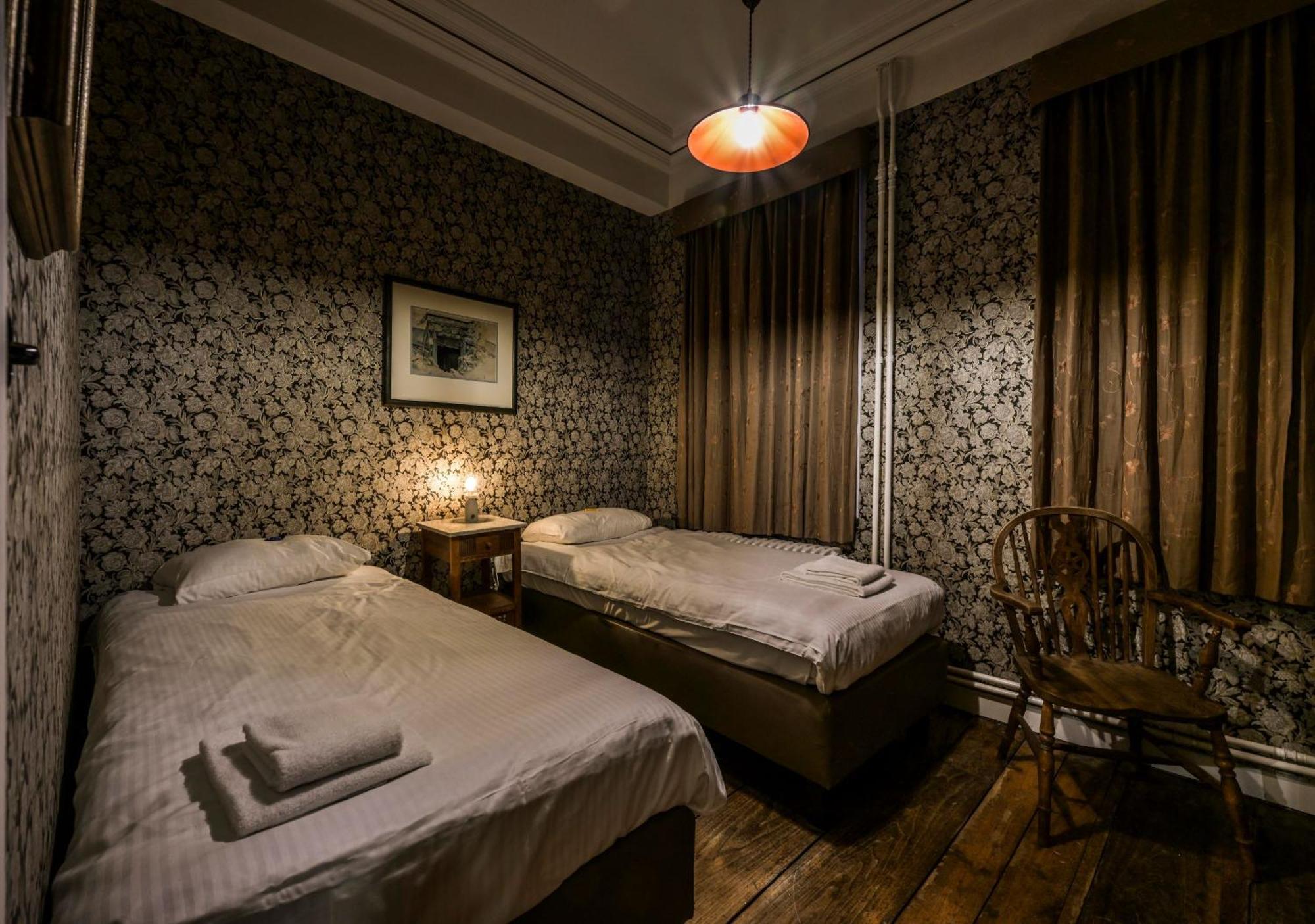 Talbot House Guest house *